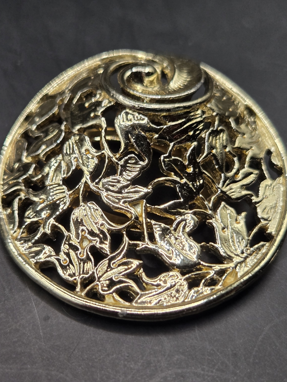 Vintage Sarah Coventry Gold Floral Filigree Scarf Clip Romantic